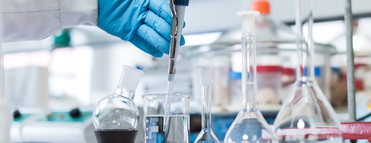 Bild im Labor mit Reagenzgläsern