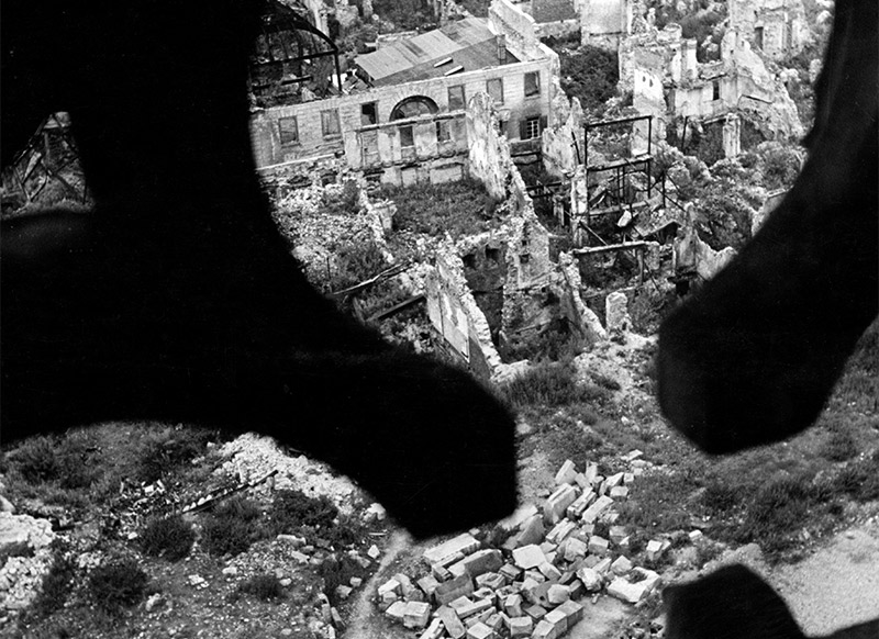 Blick auf das zerbombte Freiburg vom Münster